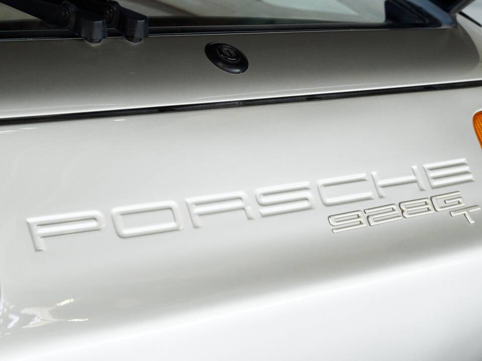 Image 17/50 of Porsche 928 GT (1989)