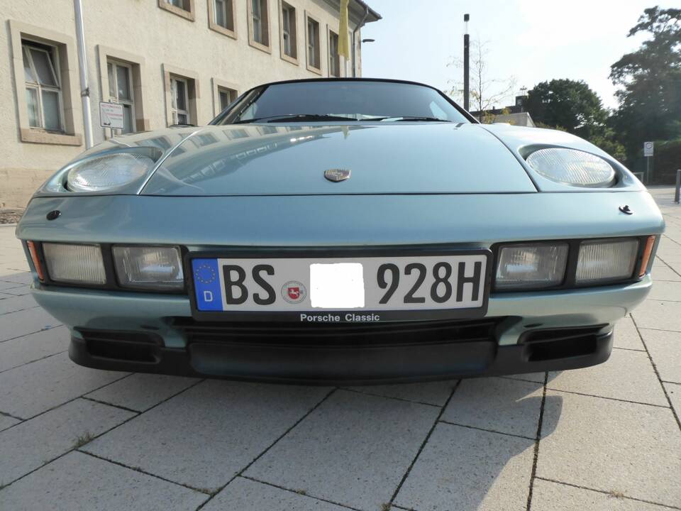 Image 21/70 of Porsche 928 S (1985)