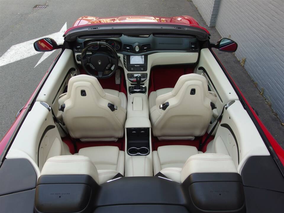 Image 46/99 of Maserati GranCabrio Sport (2015)