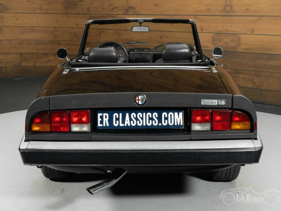 Image 15/19 of Alfa Romeo 1.6 Spider (1986)