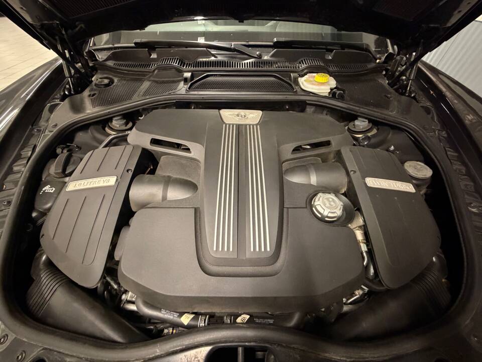 Image 7/22 of Bentley Continental GTC V8 S (2017)