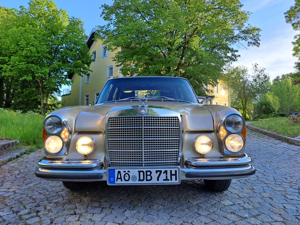 Image 5/73 of Mercedes-Benz 280 SE (1971)