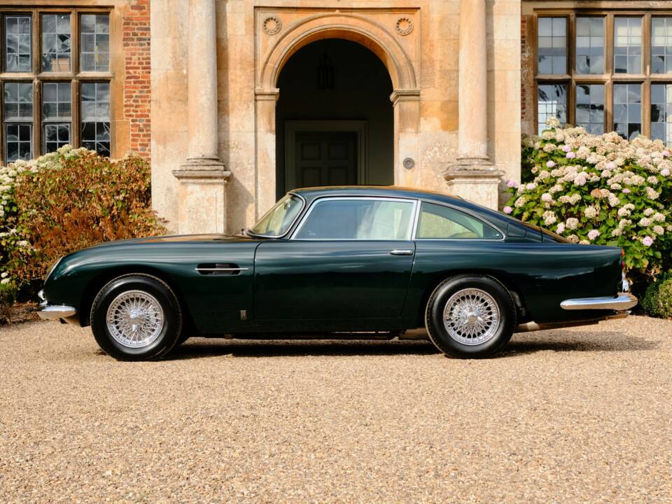 Image 6/15 of Aston Martin DB 5 (1964)
