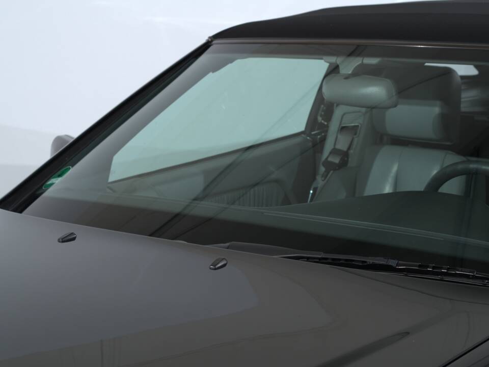 Image 21/56 de Mercedes-Benz 500 SL (1993)