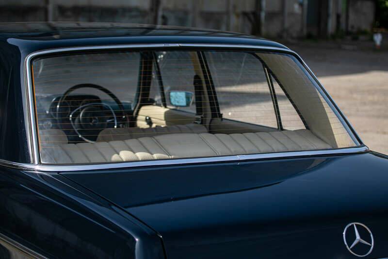 Image 39/50 of Mercedes-Benz 250 (1972)