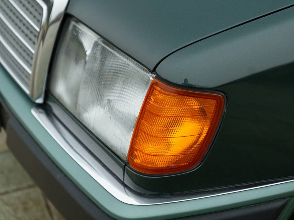 Bild 15/50 von Mercedes-Benz 200 D (1990)