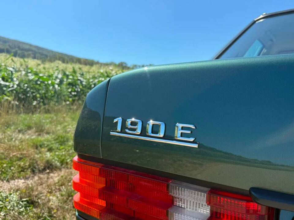 Bild 18/21 von Mercedes-Benz 190 E 2.3 (1991)