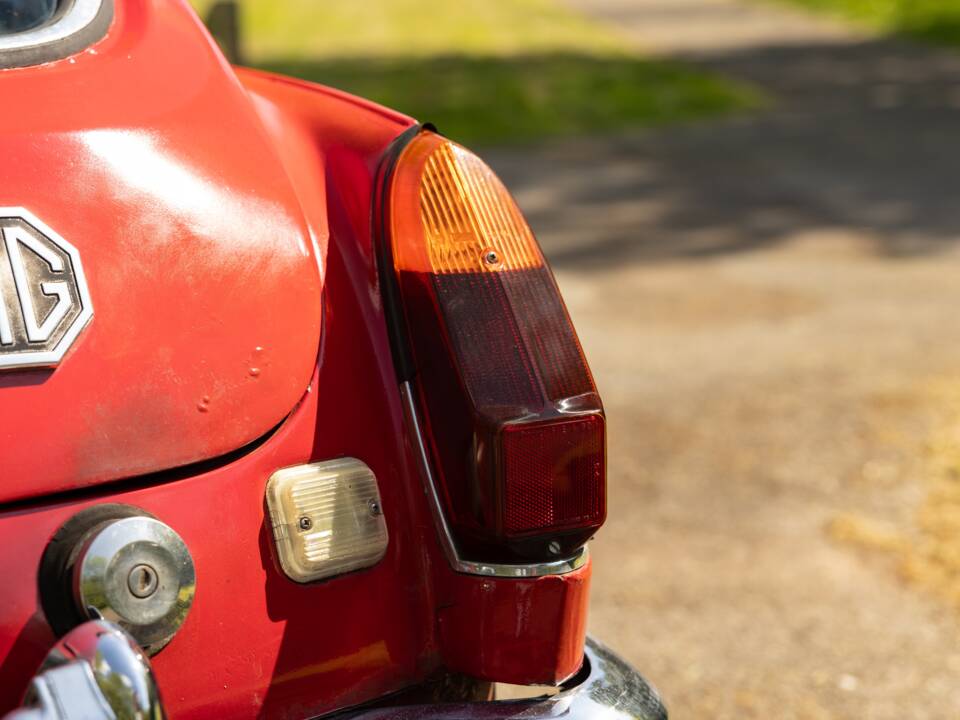 Image 20/50 of MG MGB GT (1970)