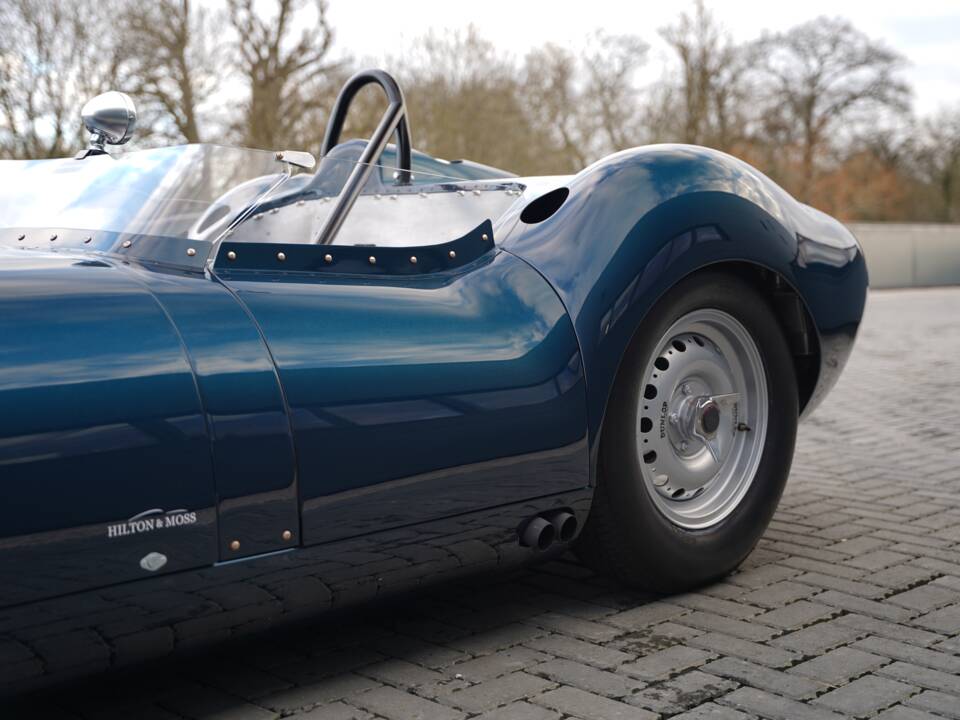 Image 48/50 of Lister Knobbly (1958)