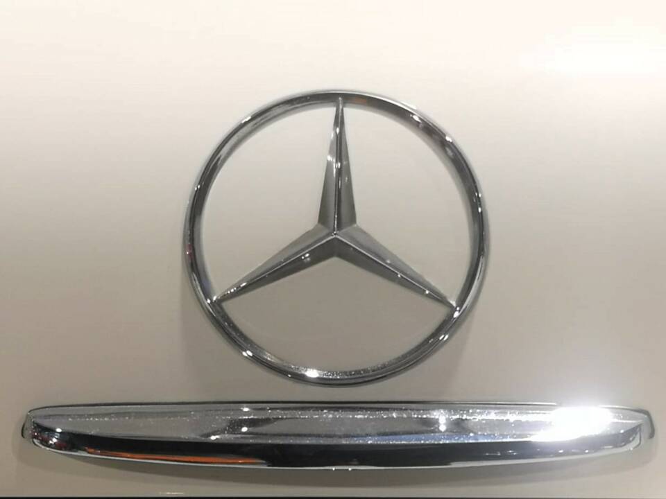 Image 35/47 of Mercedes-Benz 230 SL (1964)