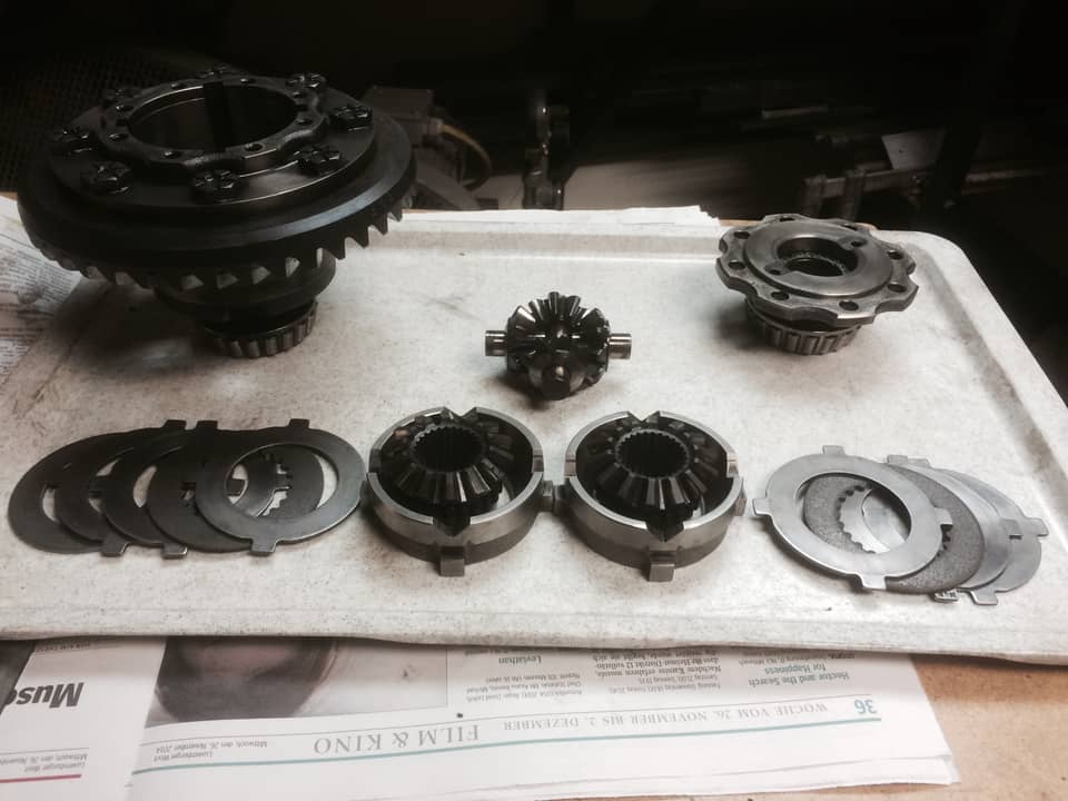 Image 30/30 of Alfa Romeo 75 3.0 V6 QV (1991)