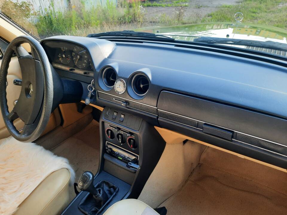 Bild 3/13 von Mercedes-Benz 200 (1980)