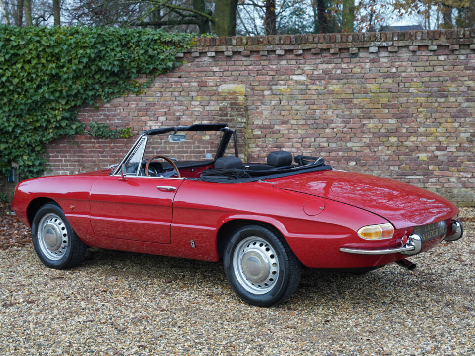 Afbeelding 44/50 van Alfa Romeo 1600 Spider Duetto (1967)