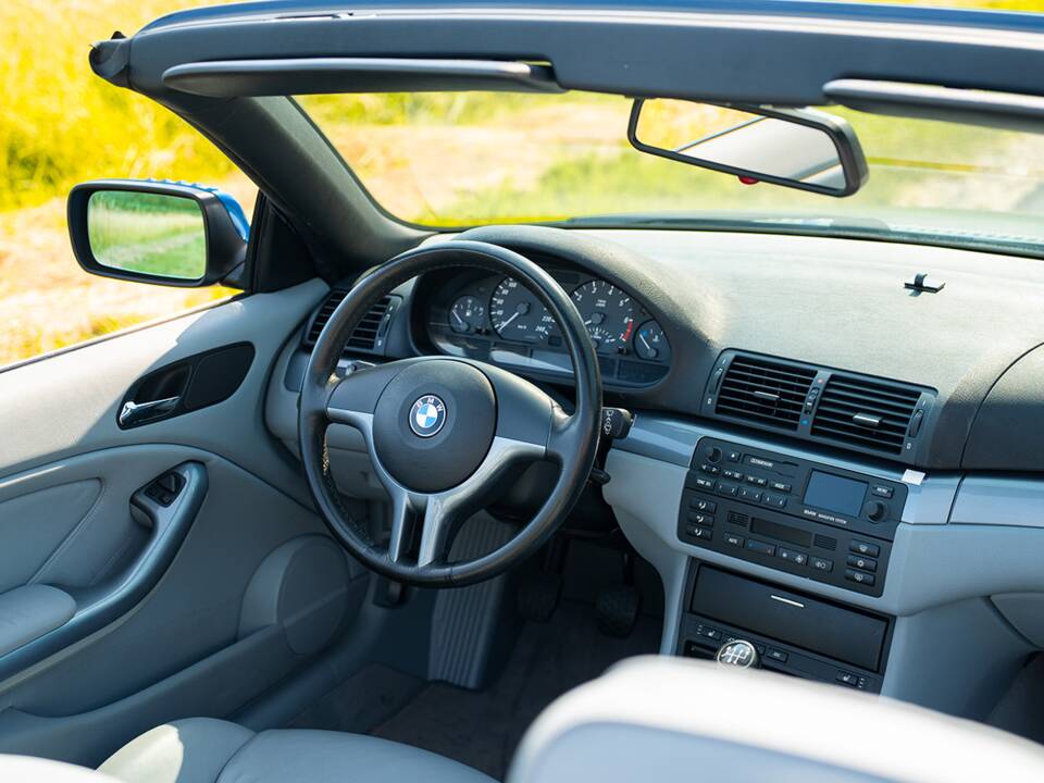 Image 15/31 of BMW 325Ci (2001)