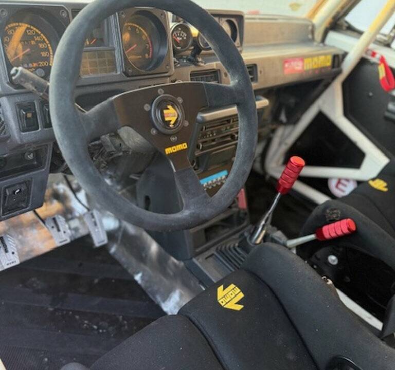 Image 2/8 of Mitsubishi Shogun (1989)