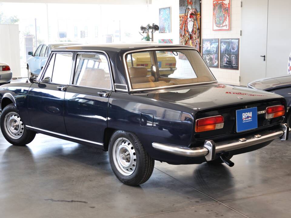 Image 11/35 of Alfa Romeo 2000 Berlina (1972)
