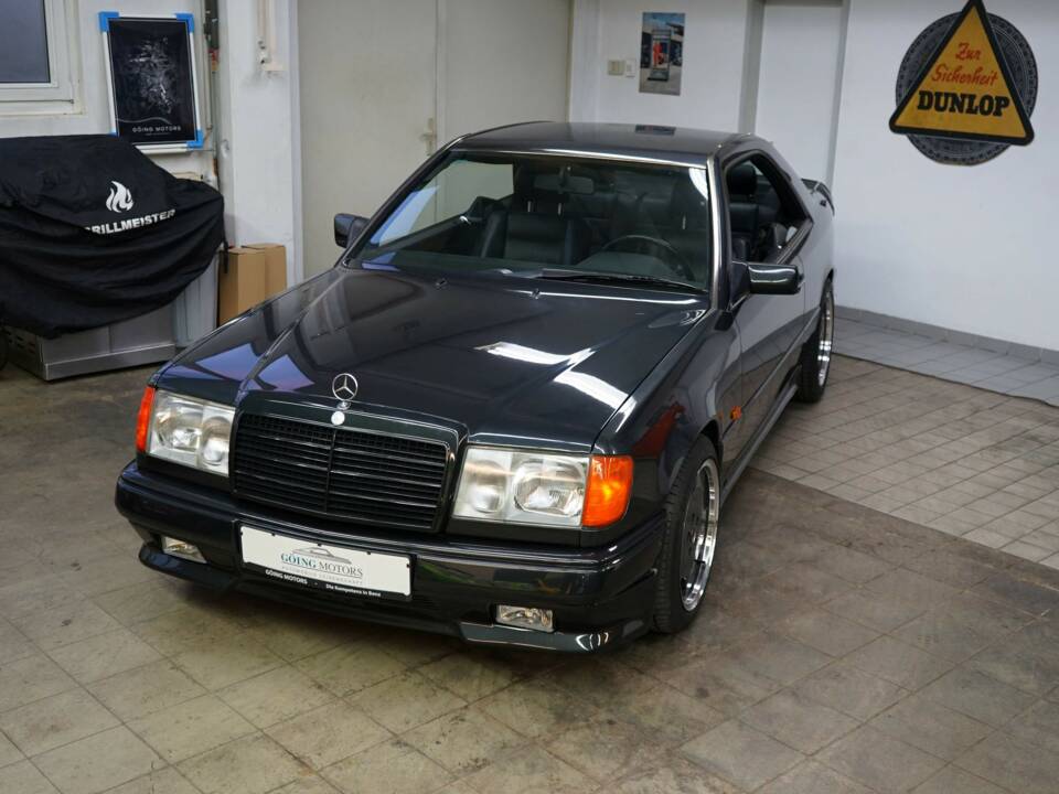 Afbeelding 8/35 van Mercedes-Benz 300 CE-24 (1992)