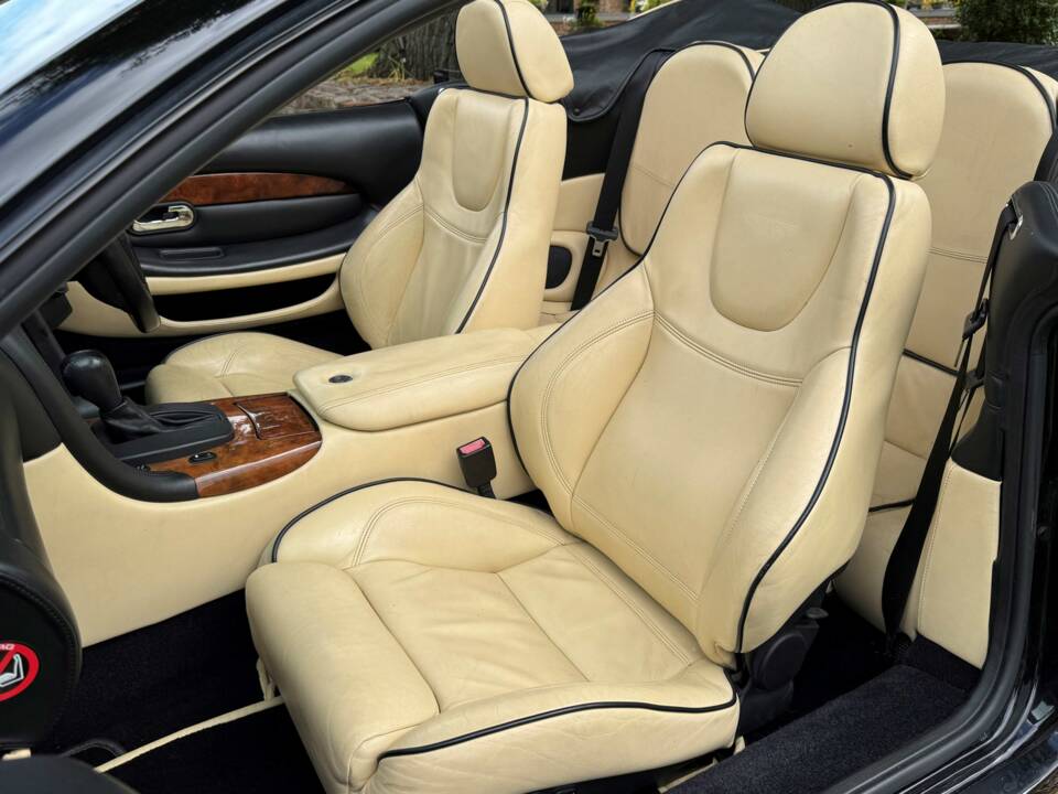 Image 24/30 de Aston Martin DB 7 Vantage Volante (2003)