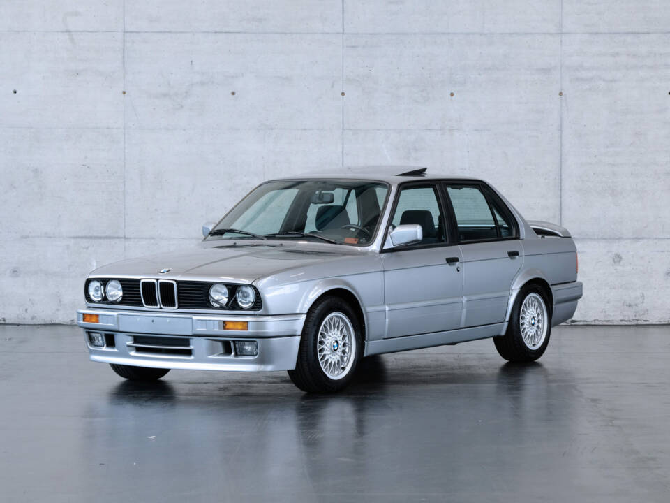 Image 1/22 de BMW 325i (1988)