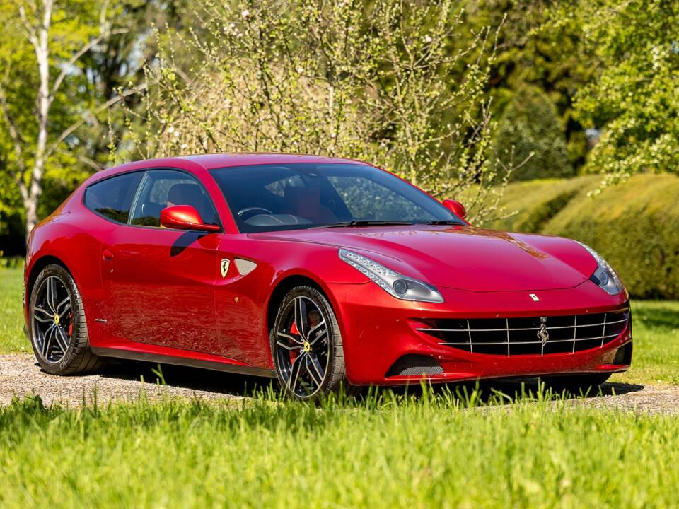 Bild 1/50 von Ferrari FF (2012)