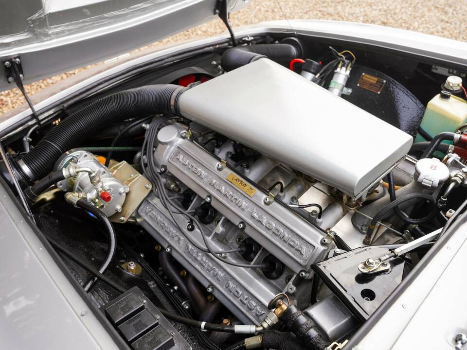 Afbeelding 35/50 van Aston Martin V8 (1974)