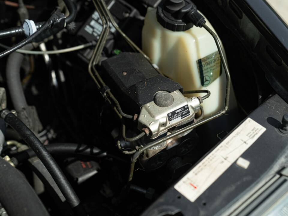 Immagine 41/44 di Mercedes-Benz 200 TE (1992)