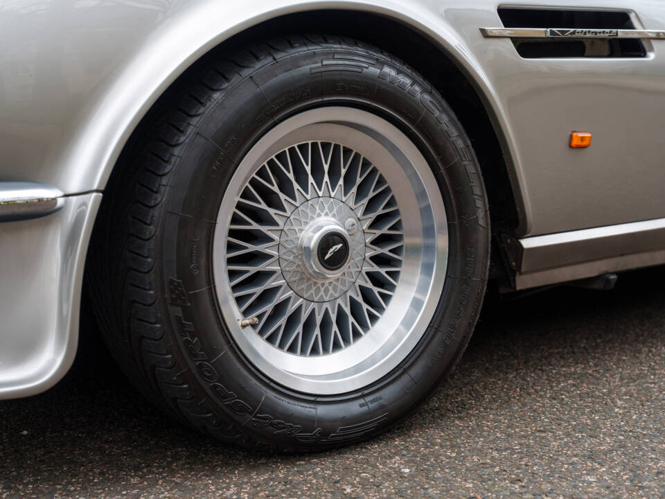 Afbeelding 10/30 van Aston Martin V8 Vantage X-Pack (1987)