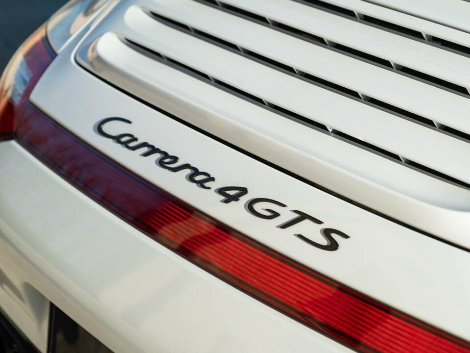 Image 12/49 of Porsche 911 Carrera 4 GTS (2011)
