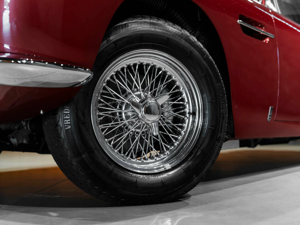 Image 2/11 de Aston Martin DB 6 Vantage (1967)