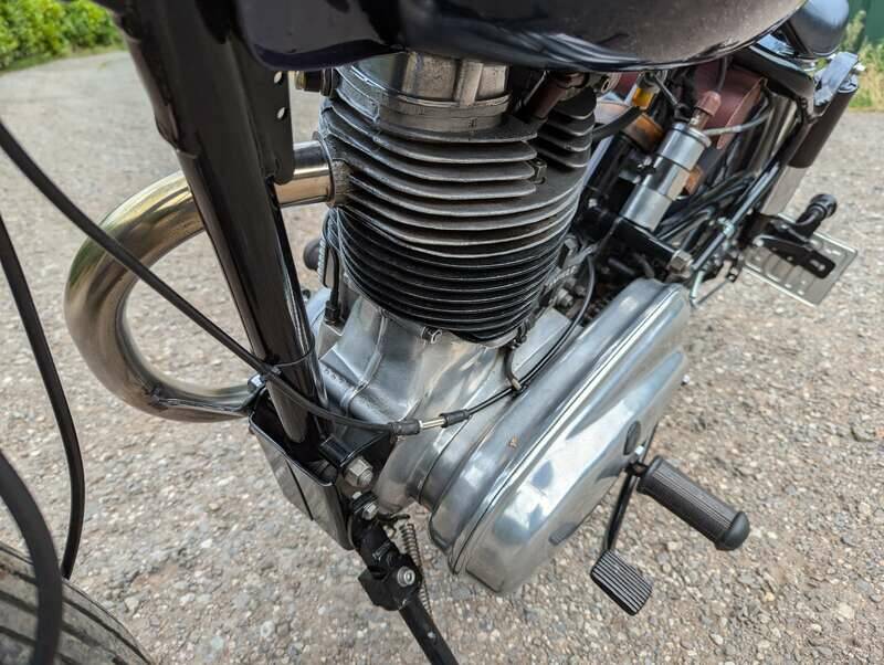 Bild 16/28 von Royal Enfield DUMMY (1990)