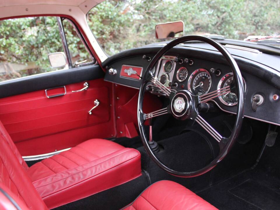 Image 8/15 of MG MGA 1600 (1957)