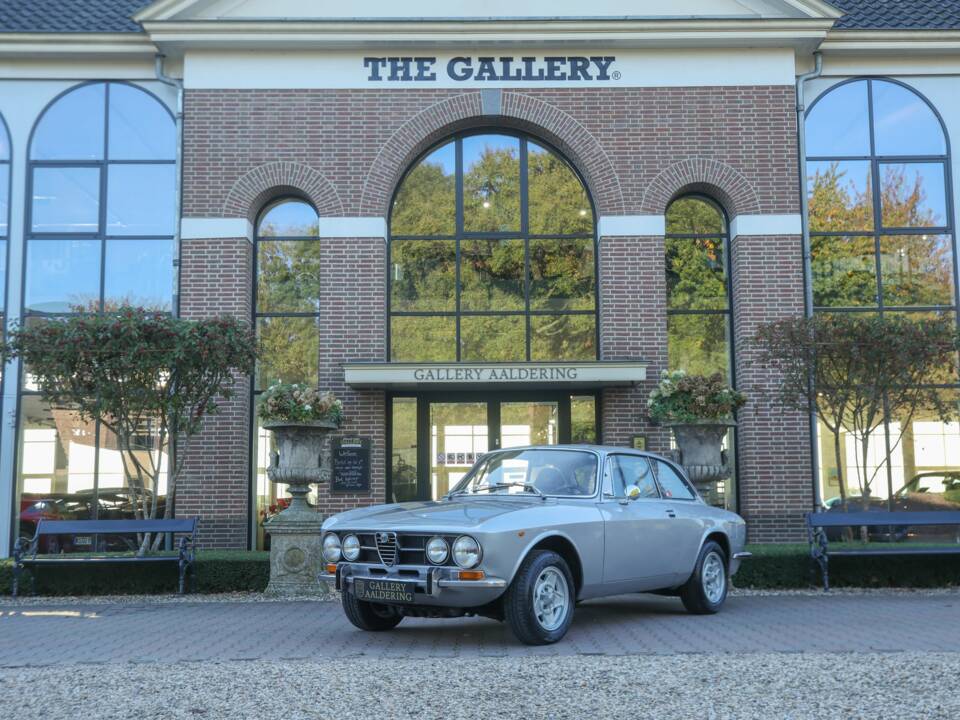 Image 8/50 of Alfa Romeo 1750 GT Veloce (1970)