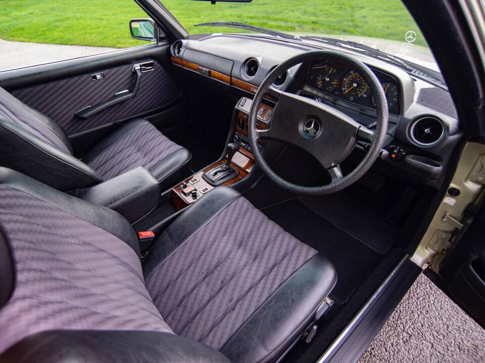 Image 9/30 de Mercedes-Benz 280 CE (1980)