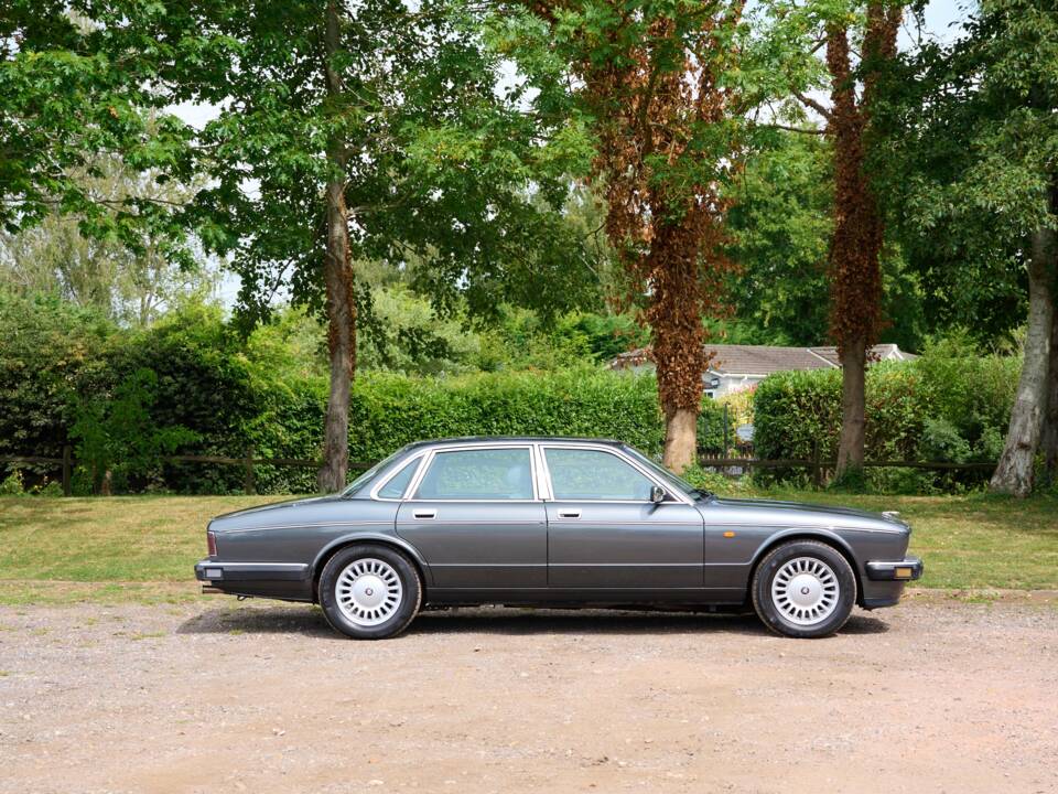 Afbeelding 39/50 van Jaguar XJ12 6.0 (1994)