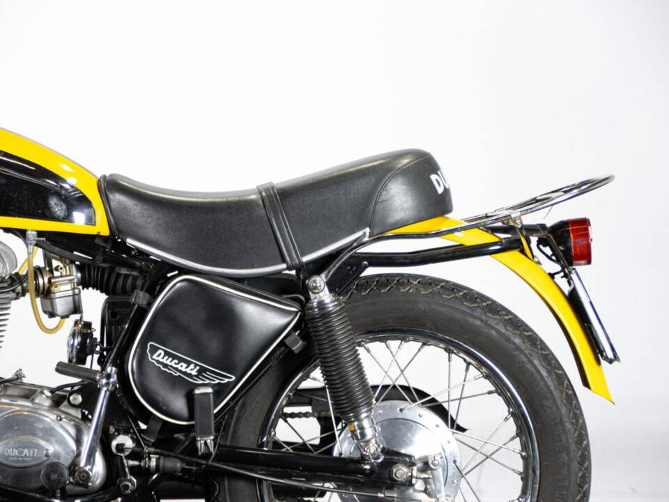 Immagine 11/50 di Ducati 350 Scrambler (1971)