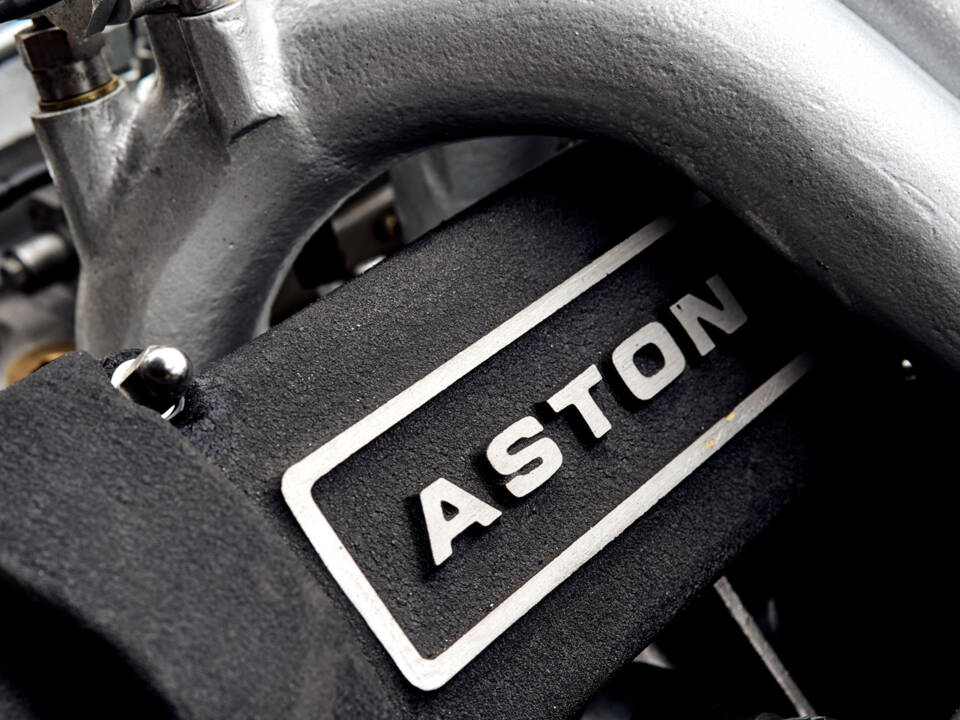 Image 16/25 of Aston Martin DBS V8 (1971)