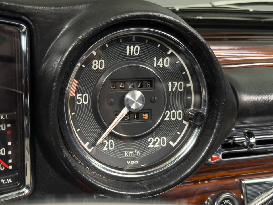 Bild 27/43 von Mercedes-Benz 250 SE (1967)