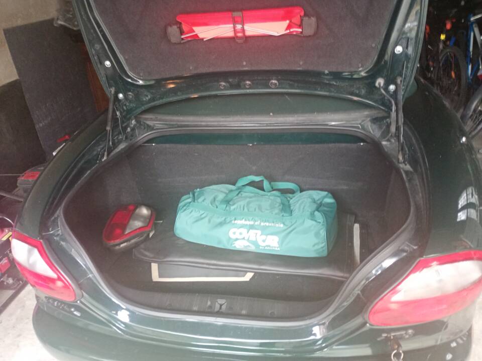 Immagine 29/39 di Jaguar XK8 4.0 (1998)