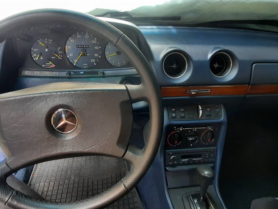 Bild 14/15 von Mercedes-Benz 230 TE (1984)