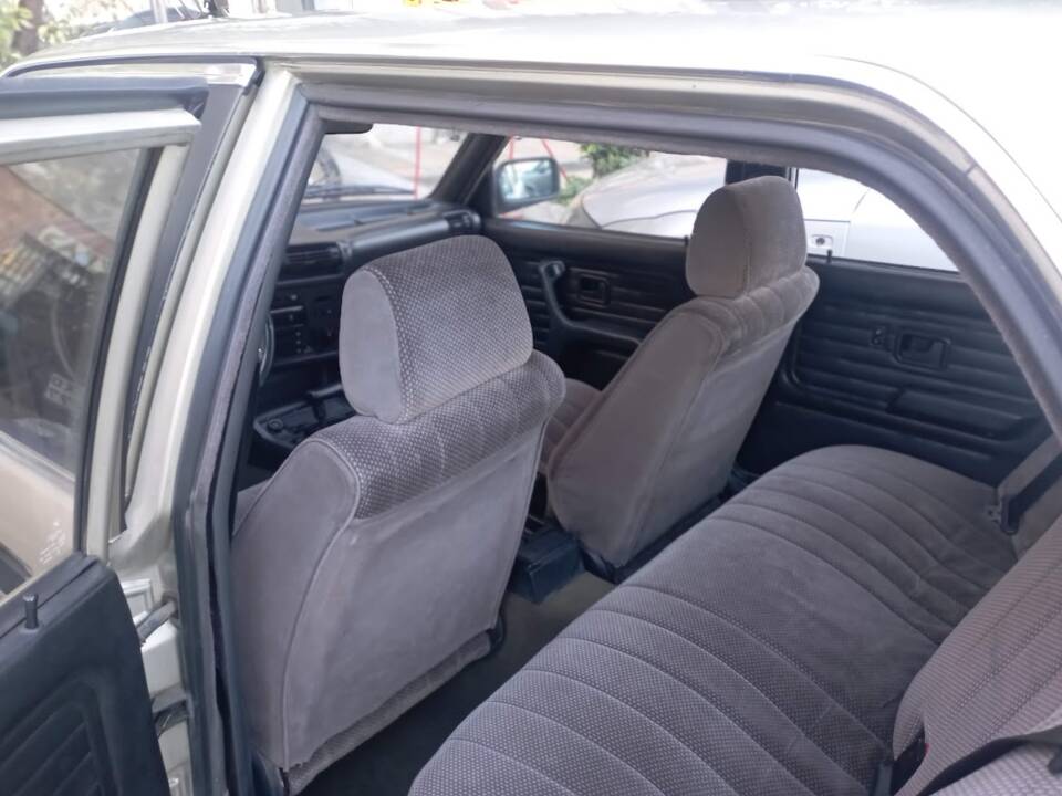 Image 24/51 of BMW 318i (1985)