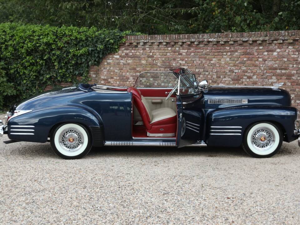 Image 10/50 de Cadillac 62 Convertible (1941)