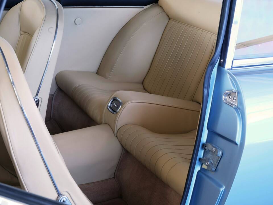 Image 27/50 of Ferrari 330 GT 2+2 (1964)