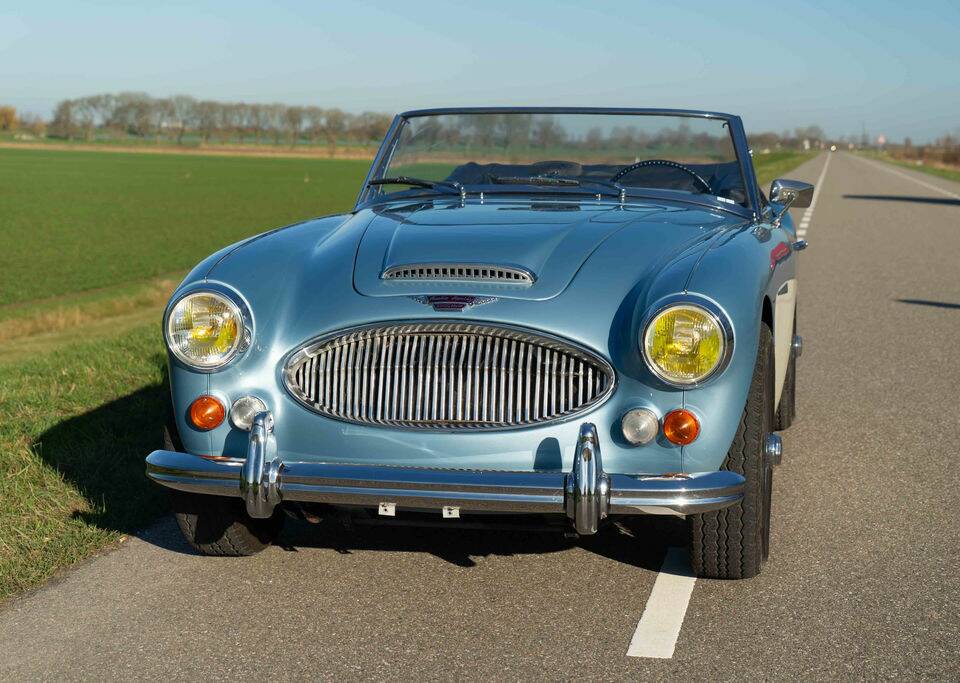 Image 2/7 de Austin-Healey 3000 Mk III (BJ8) (1966)