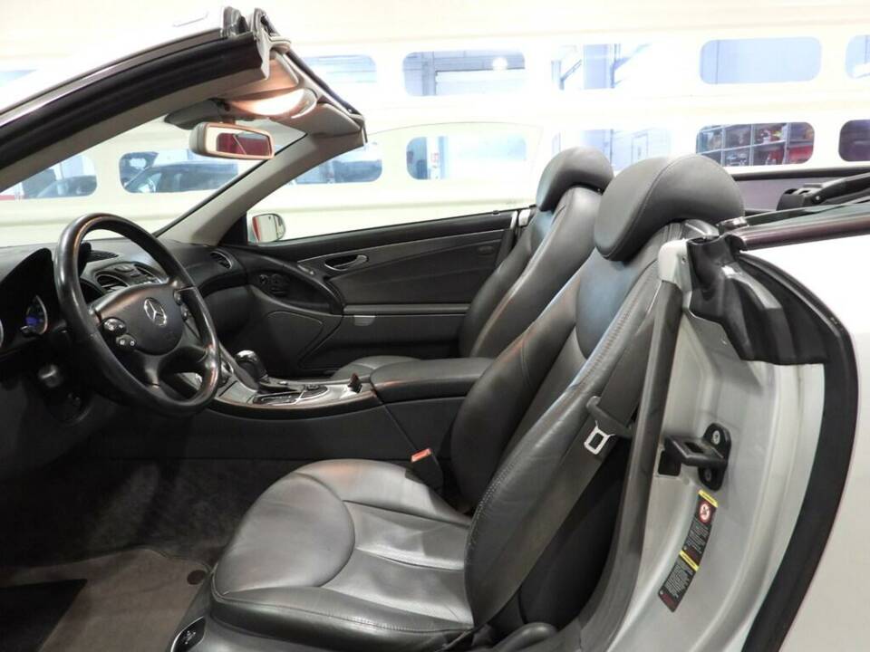 Immagine 5/15 di Mercedes-Benz SL 350 (2004)