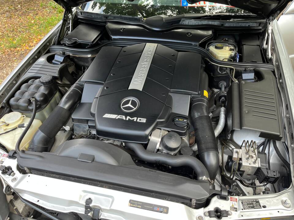 Image 16/21 of Mercedes-Benz SL 55 AMG (1999)