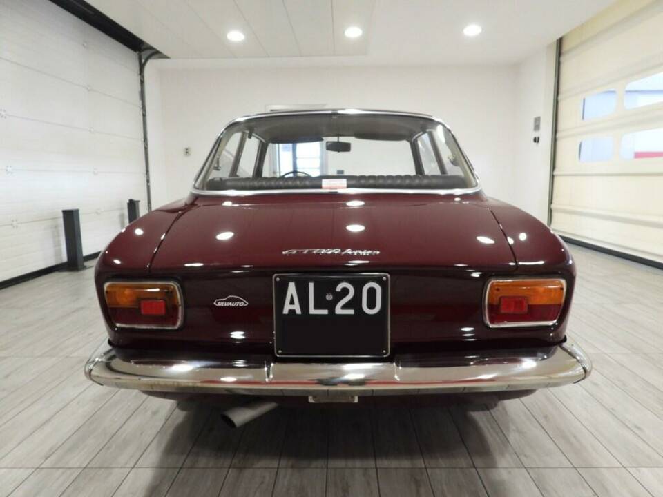 Obraz 2/10 pojazdu Alfa Romeo Giulia GT 1300 Junior (1970)