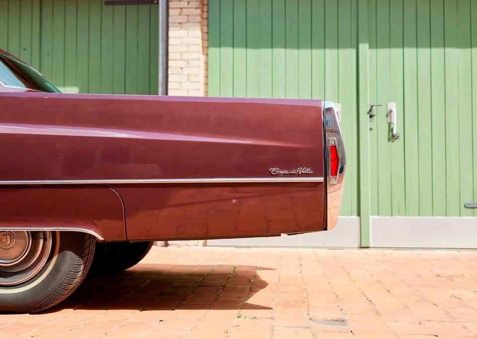 Bild 44/200 von Cadillac Coupe DeVille (1968)