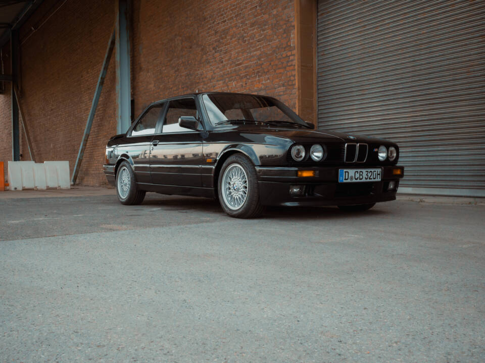 Image 22/42 of BMW 320is (1989)