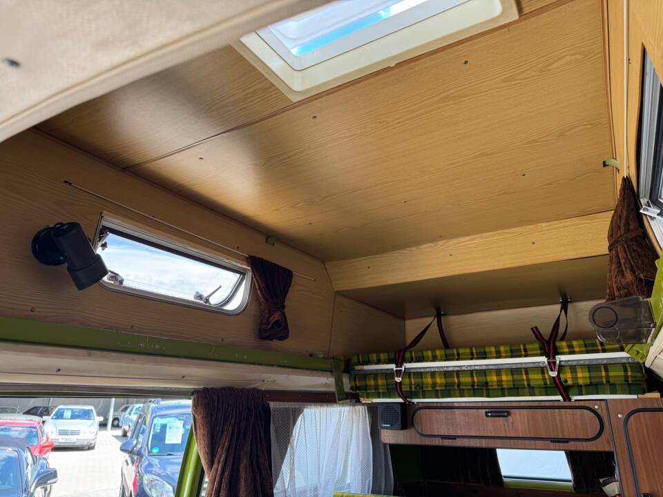 Image 99/100 of Volkswagen T2b Westfalia (1979)