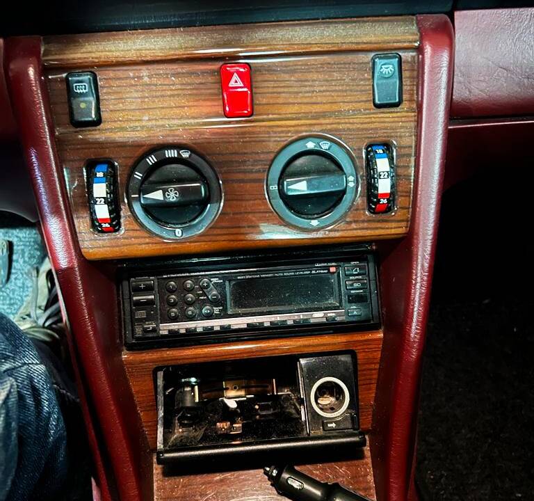 Afbeelding 3/14 van Mercedes-Benz 200 E (1989)